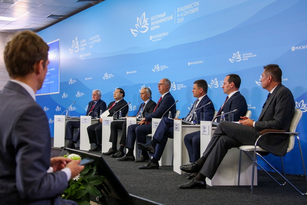 Participants in a session titled "A Leap Forward in Energy: Efficiency, Innovation, Environmental Sustainability" as part of the 2019 Eastern Economic Forum. Photo by Sergei Malgavko / TASS